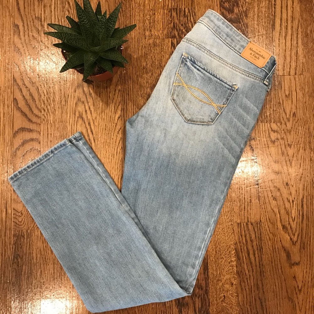 Abercrombie & Fitch light wash skinny jeans